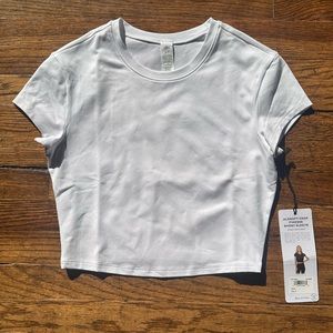 ALO YOGA - alo soft cropped white tee new with tags